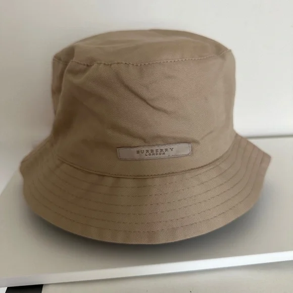 Burberry Reversible Bucket Hat Solid/Plaid SIZE L NWT - Picture 5 of 6